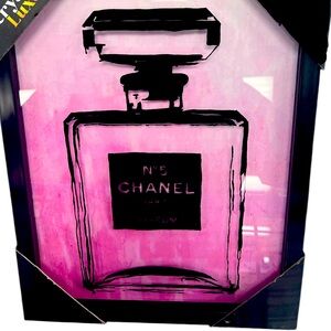 𝐂𝐑𝐘𝐒𝐓𝐀𝐋 𝐋𝐔𝐗𝐄 - 𝐍𝐎. 𝟓 𝐂𝐇𝐀𝐍𝐄𝐋 𝐏𝐀𝐑𝐅𝐔𝐌𝐄 𝐖𝐀𝐋𝐋 𝐀𝐑𝐓